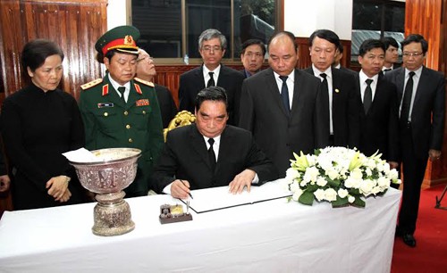 Vietnam conveys deepest condolences to Laos - ảnh 1